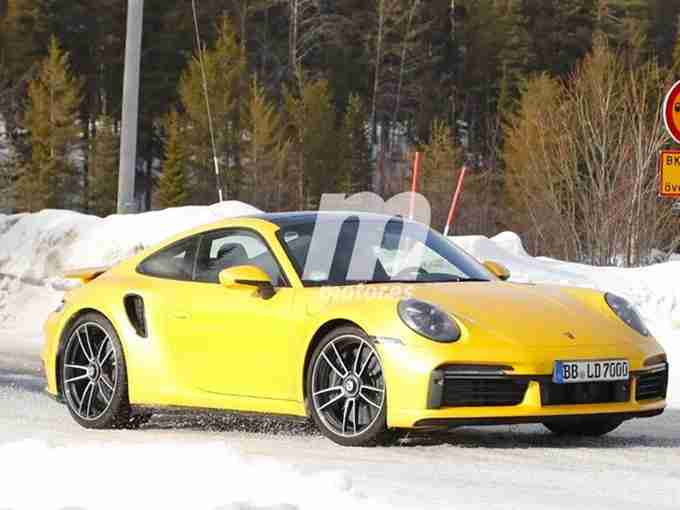 保时捷911 Turbo S冰雪路试 二季度交付